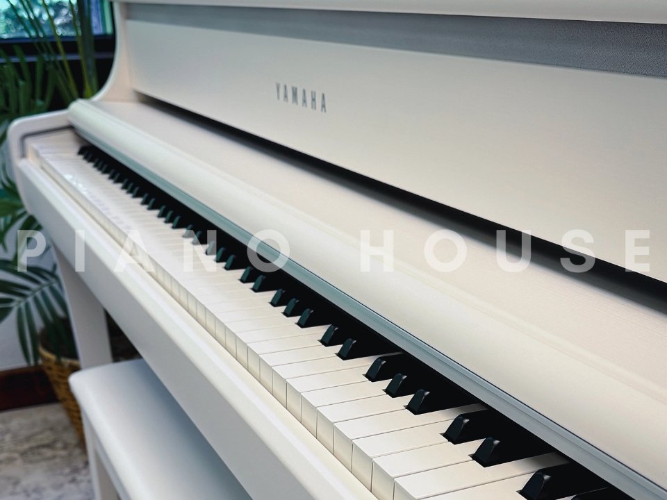 YAMAHA CLP-875 WH - Góc nhìn thực tế 6